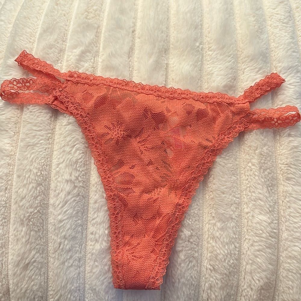 NWT Victoria’s Secret Lace Coral Thong- Size Small